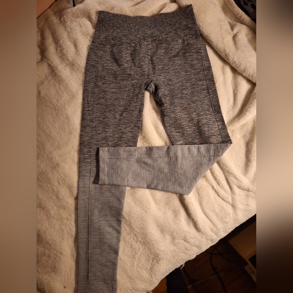 *Like New* Women's Lululemon Grey Ombre Balance & Resist Leggings - Picture 1 of 6